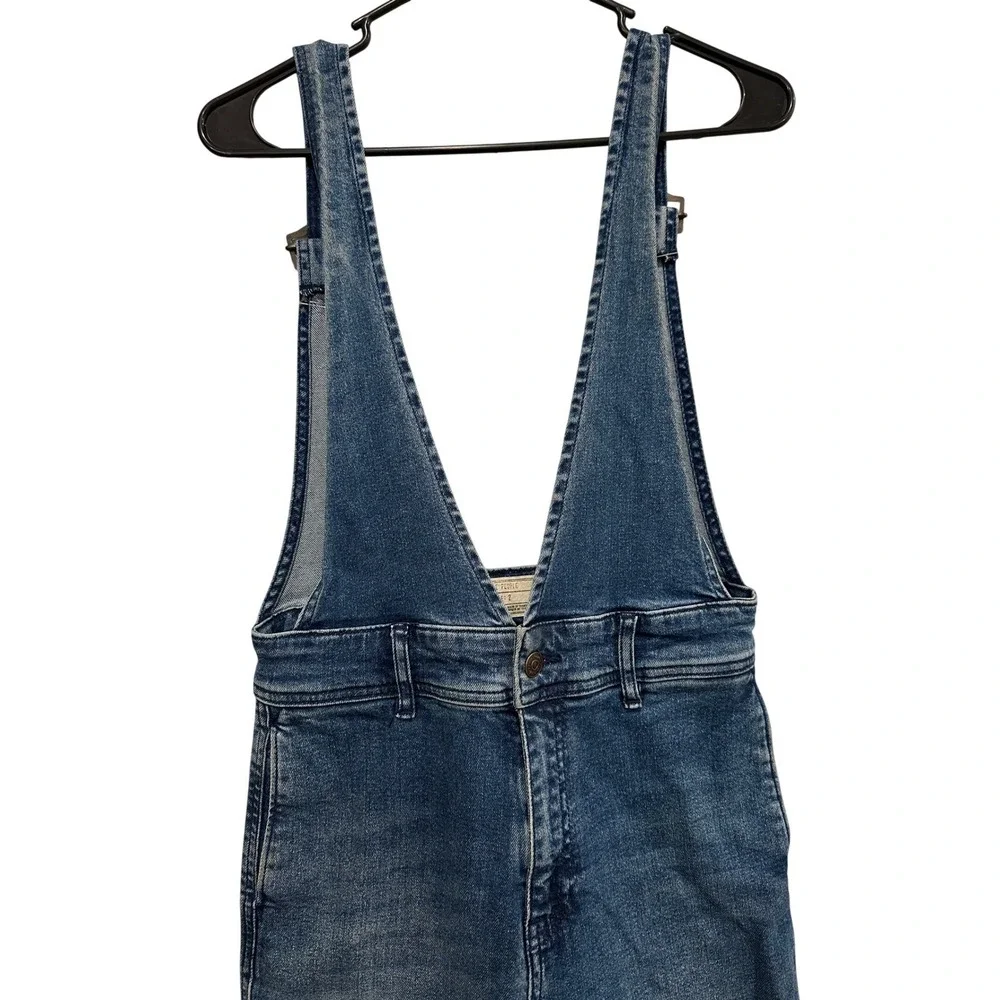Free People Deep V Wide Leg Denim Overalls Medium‎ Wash Blue Size 2 OB1140994